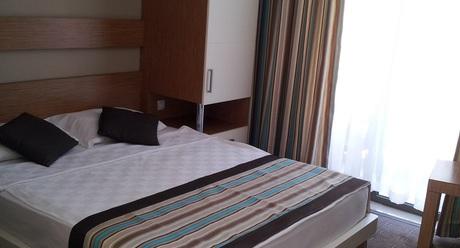 Adin Beach Hotel / Flora Aile Odası
