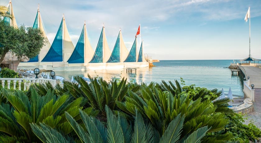 Adin Beach Hotel  