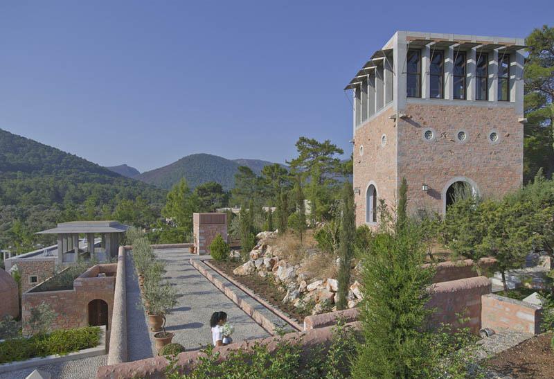 Amanruya Resort  