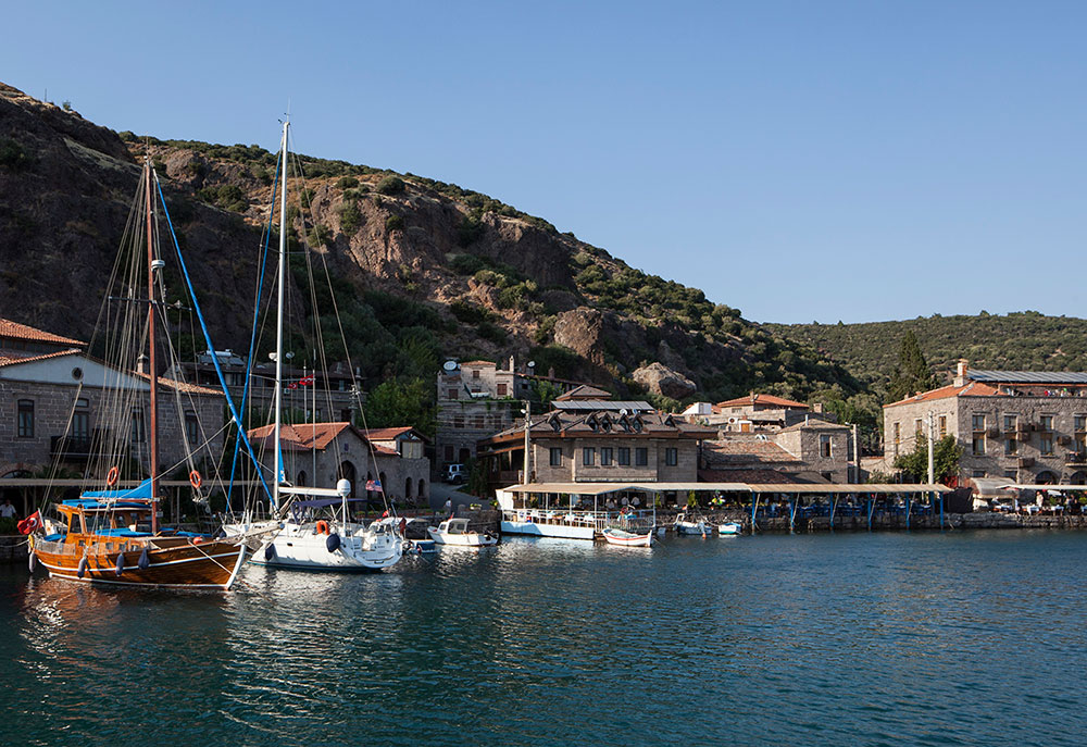 Assos Behram Hotel  