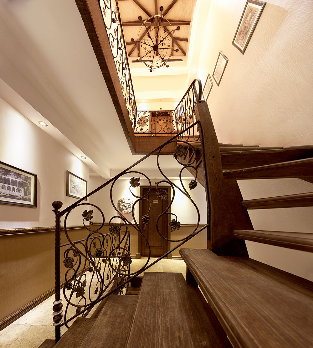 Assos Behram Hotel  