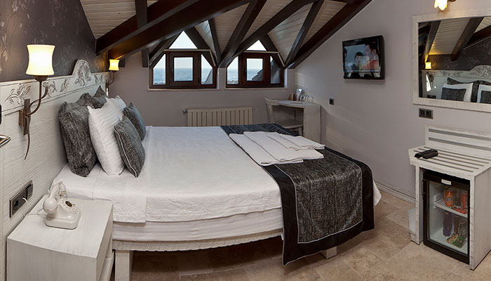 Assos Behram Hotel  