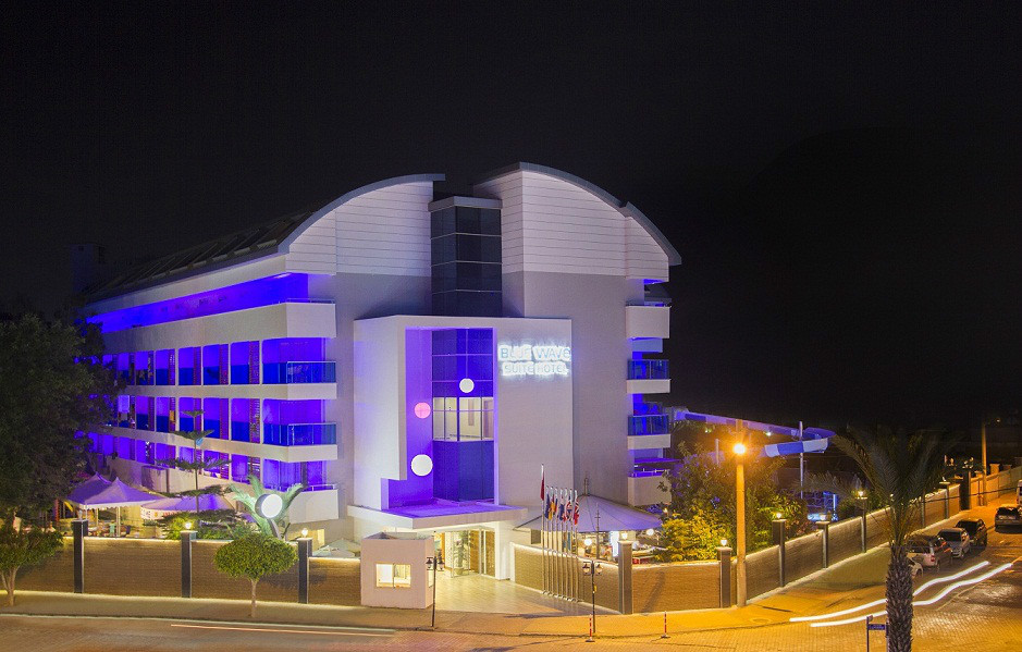 Blue Wave Suite Hotel  