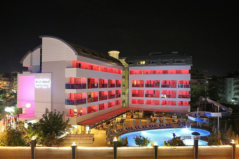 Blue Wave Suite Hotel  