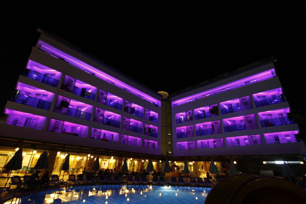 Blue Wave Suite Hotel  