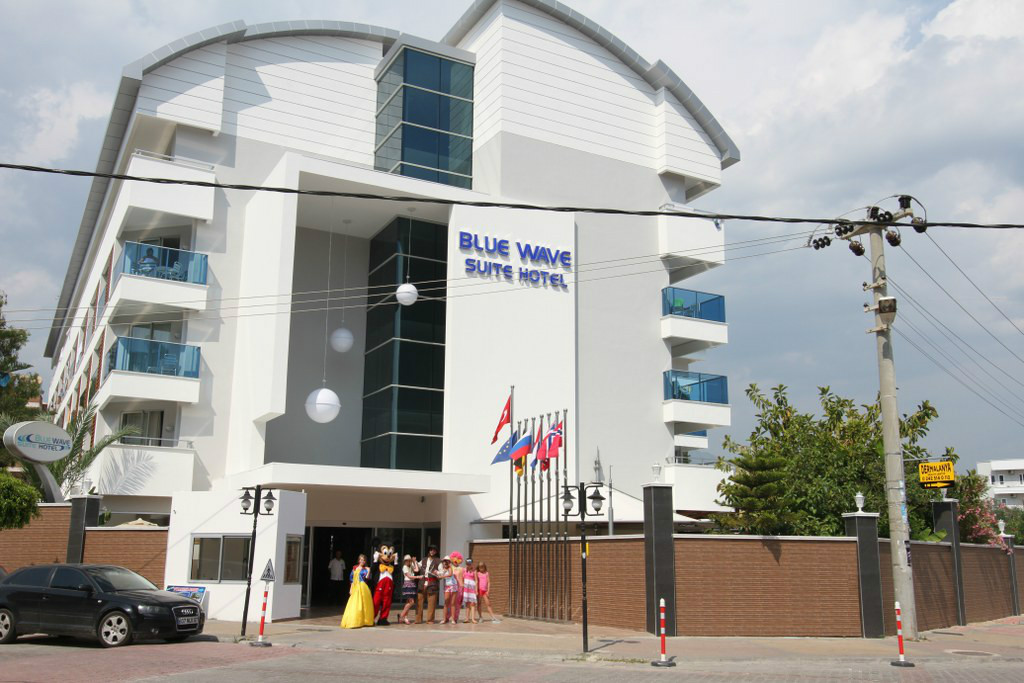 Blue Wave Suite Hotel  