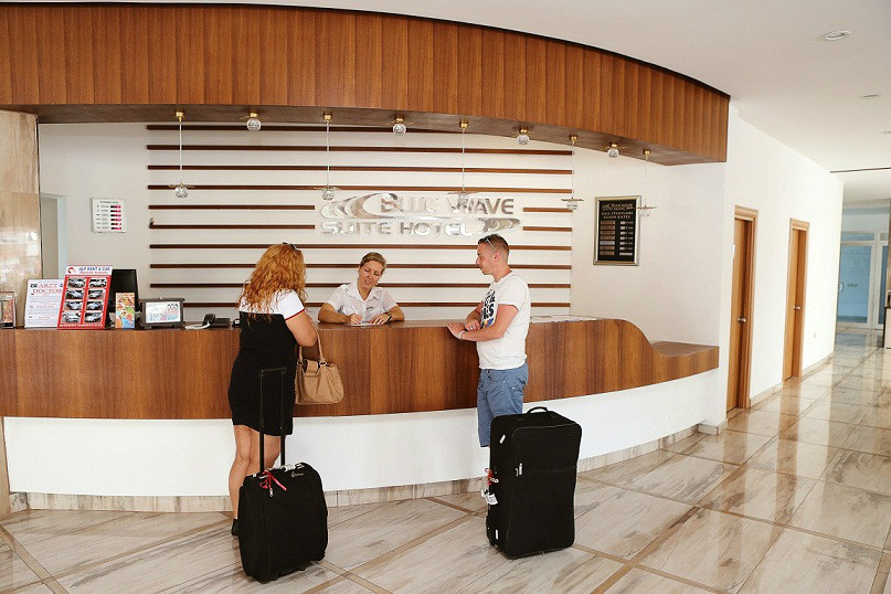 Blue Wave Suite Hotel  
