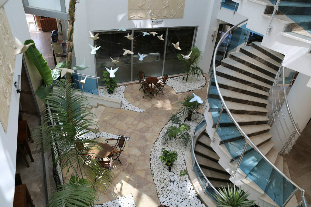 Blue Wave Suite Hotel  