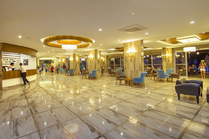 Blue Wave Suite Hotel  