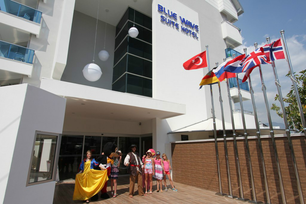 Blue Wave Suite Hotel  
