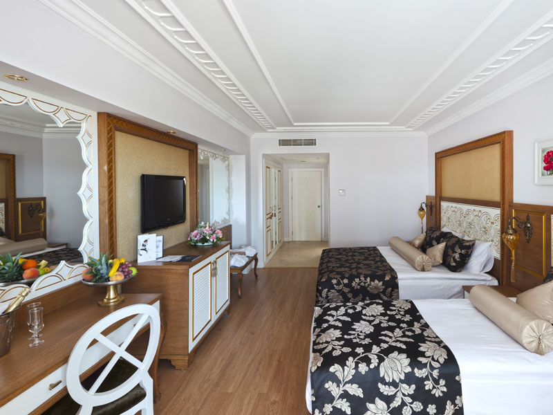 Crystal Palace Luxury Resort & Spa Side  