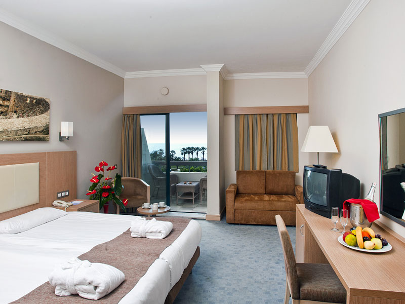Crystal Tat Beach Golf Resort&Spa  