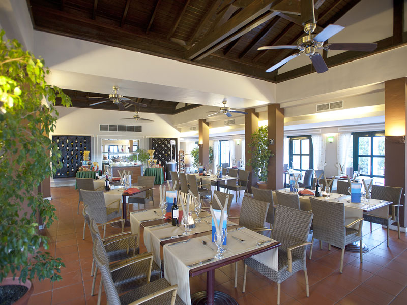 Crystal Tat Beach Golf Resort&Spa  