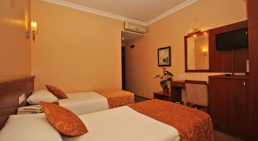 Golden Siyav Hotel  