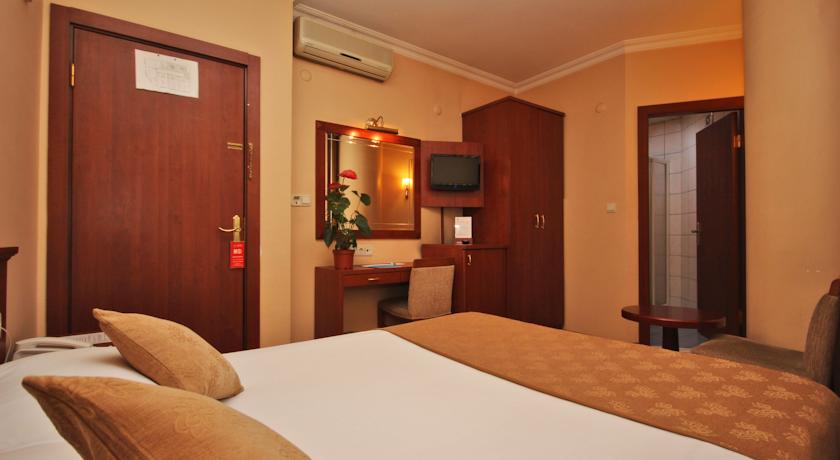 Golden Siyav Hotel  