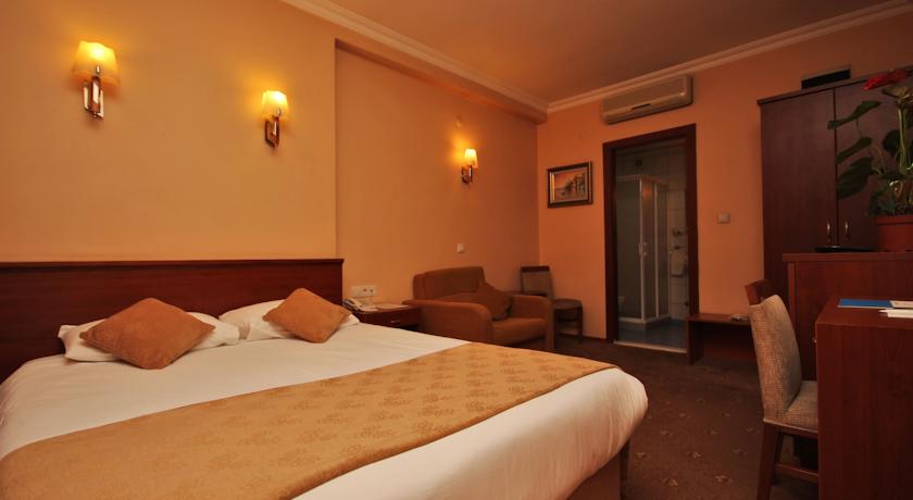Golden Siyav Hotel  