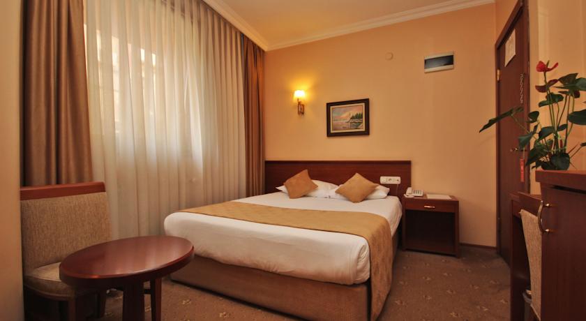 Golden Siyav Hotel  
