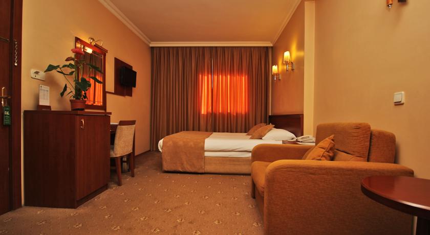 Golden Siyav Hotel  