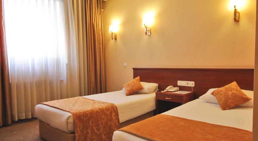 Golden Siyav Hotel  