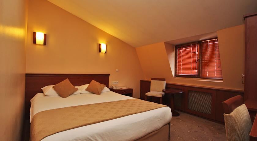 Golden Siyav Hotel  