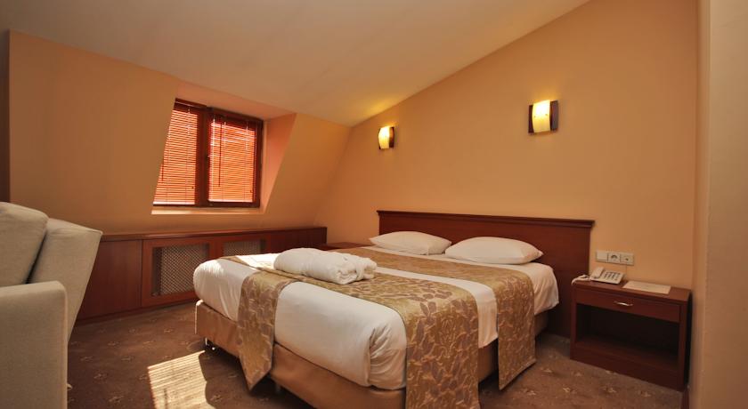 Golden Siyav Hotel  
