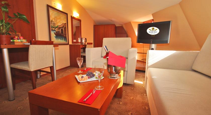 Golden Siyav Hotel  