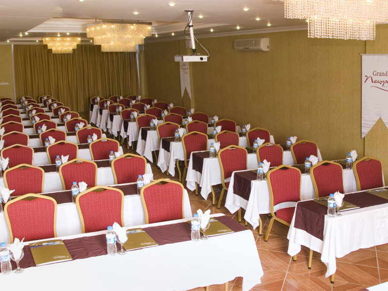 Grand Newport Hotel  
