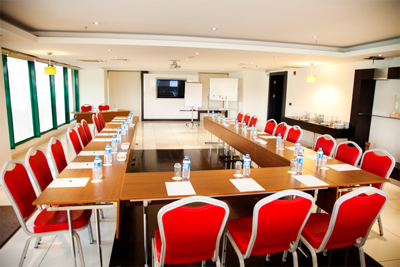Holiday Inn Istanbul Airport / Boardroom3