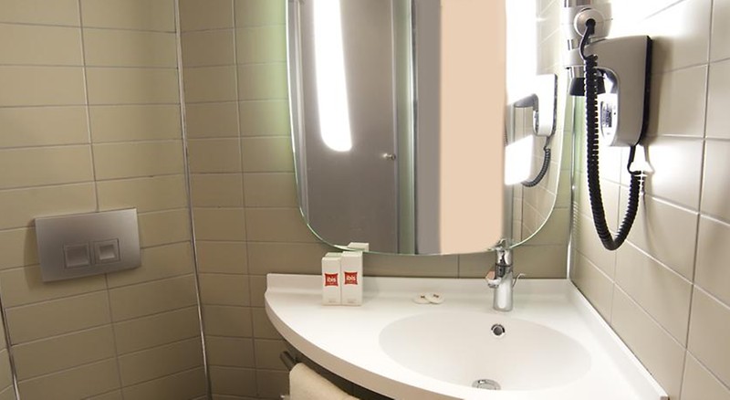İbis Konya / standart oda banyo