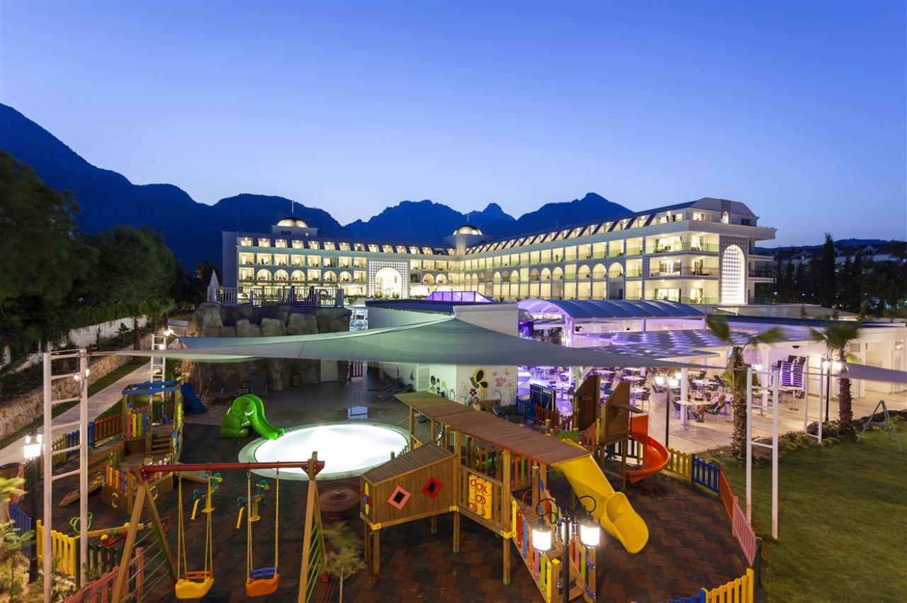 Karmir Resort & Spa  