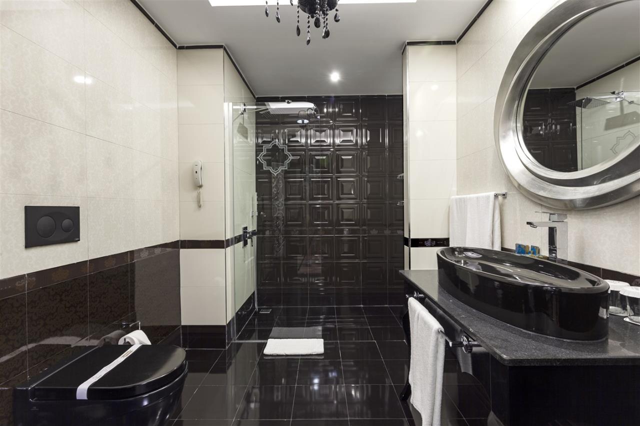 Karmir Resort & Spa / King Suite