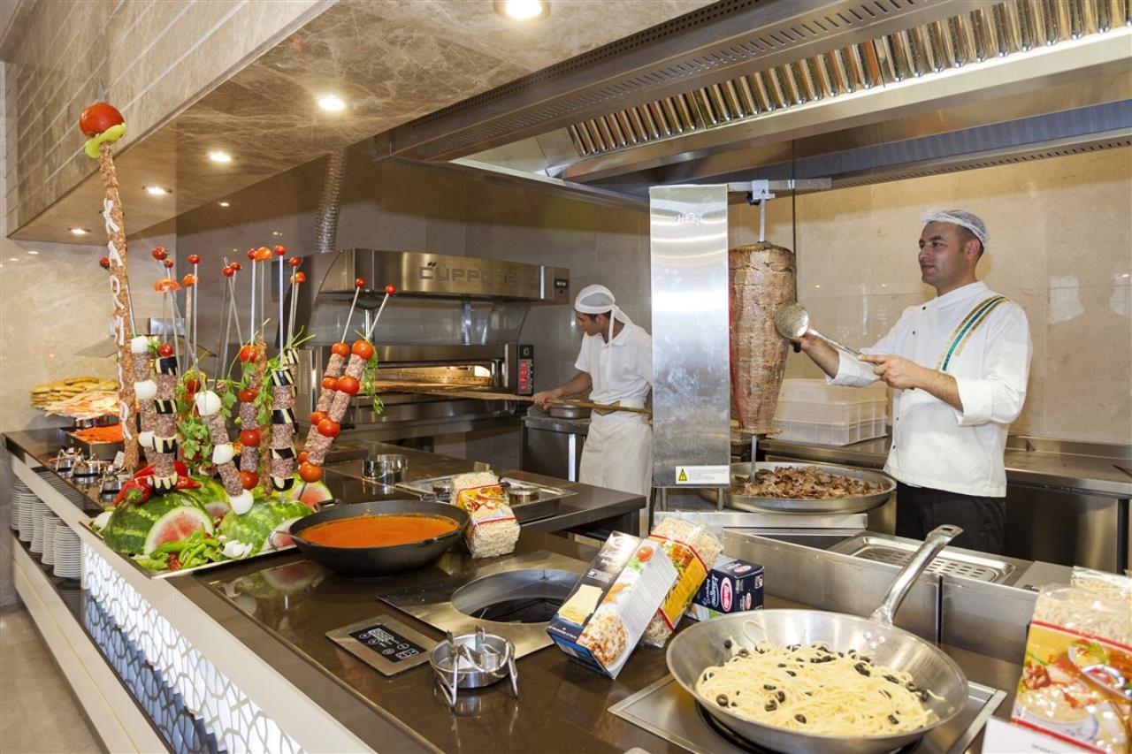 Karmir Resort & Spa  