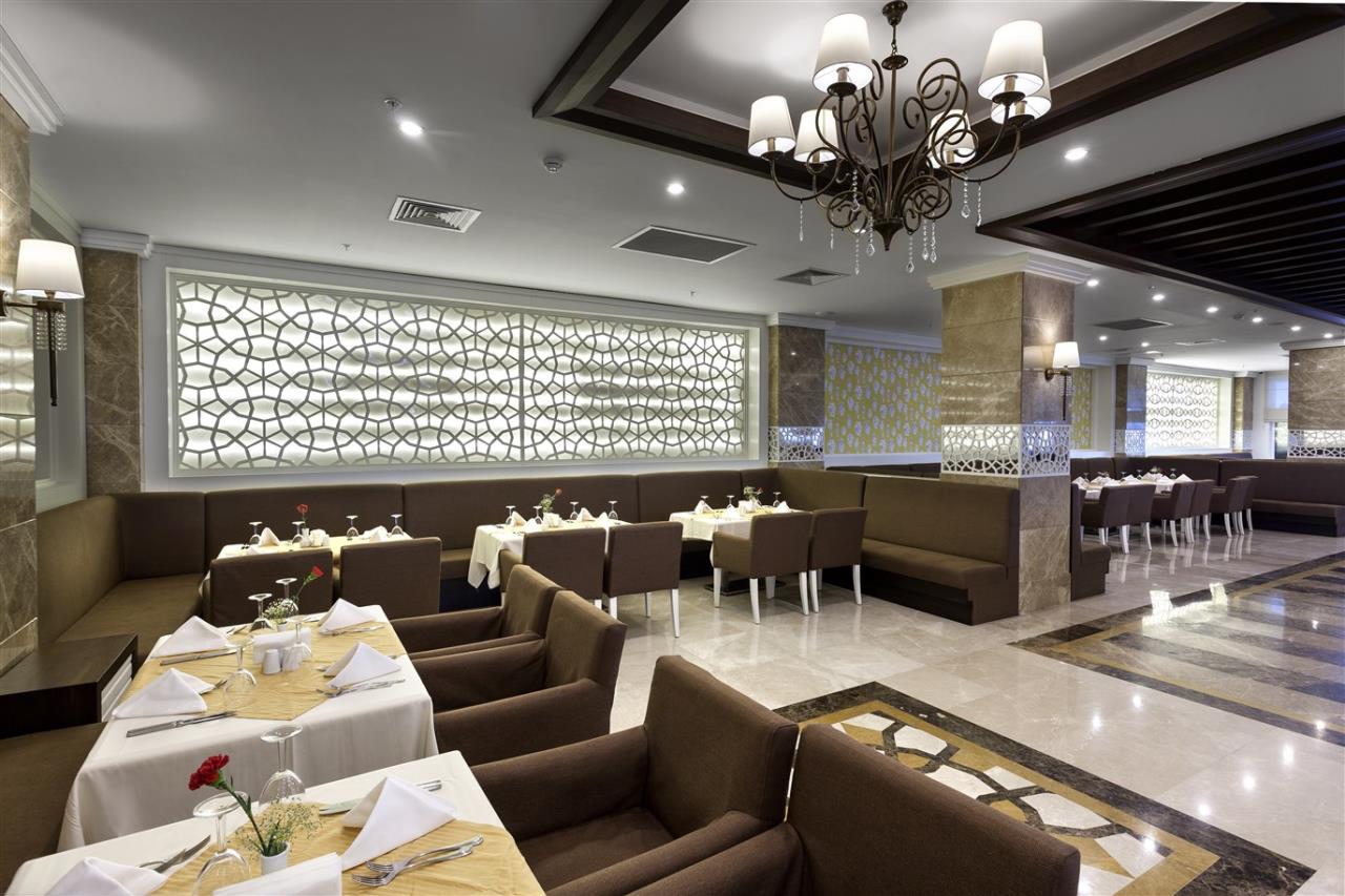 Karmir Resort & Spa  