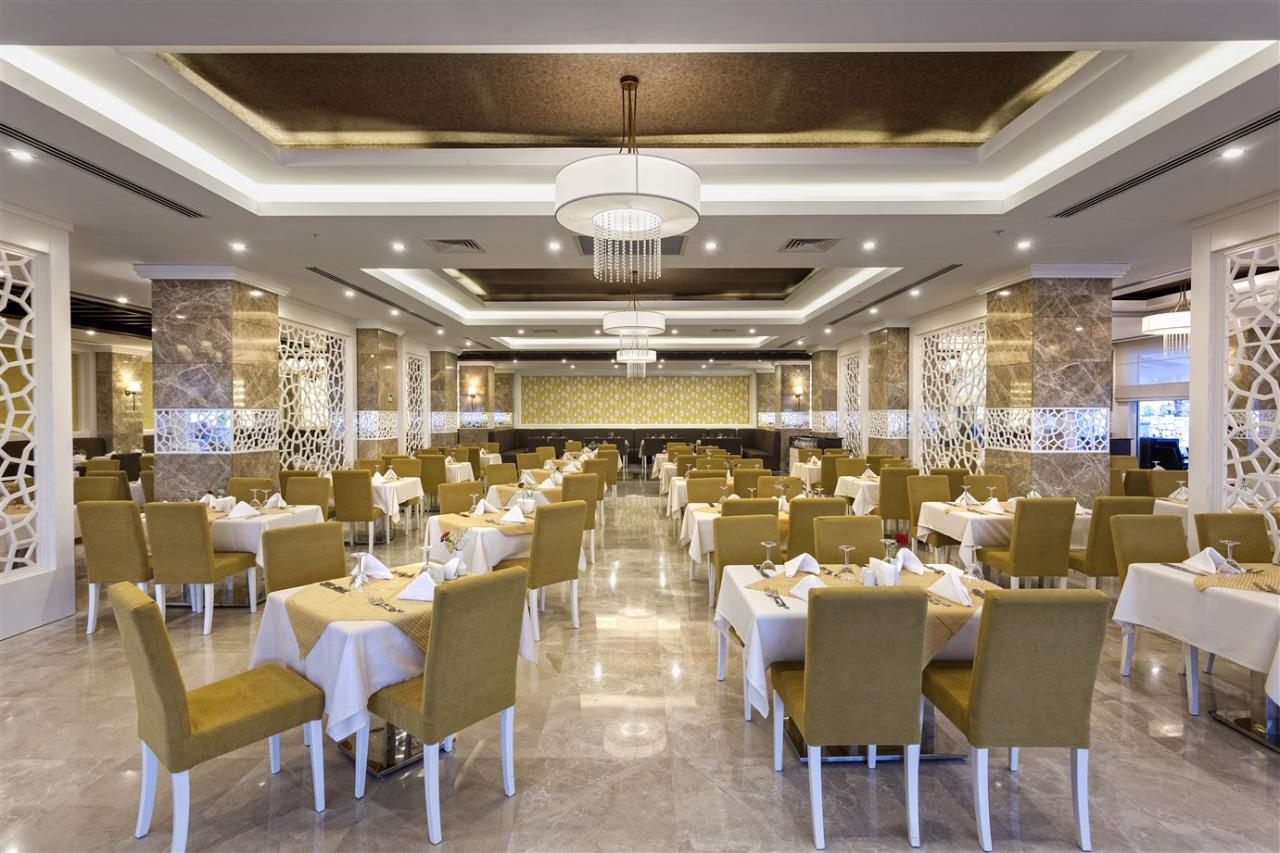 Karmir Resort & Spa  