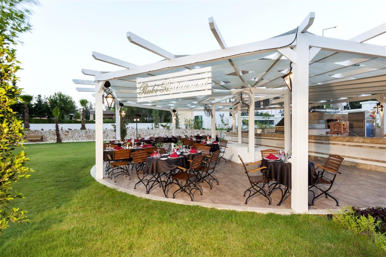 Karmir Resort & Spa  