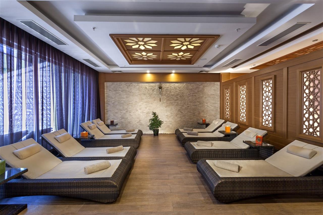 Karmir Resort & Spa  