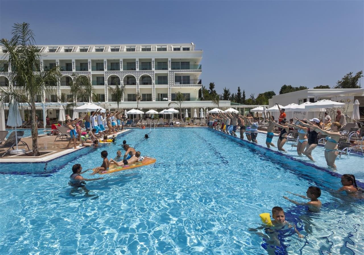 Karmir Resort & Spa  