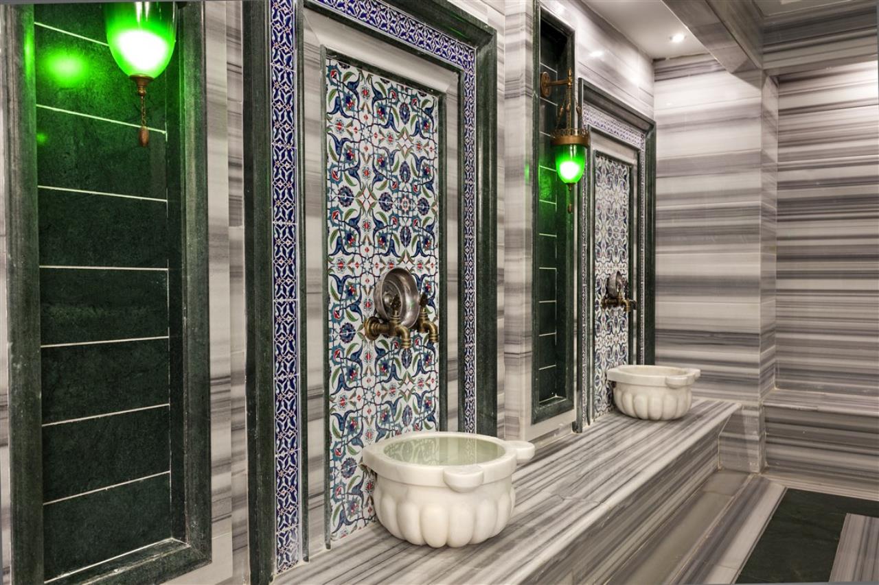 Karmir Resort & Spa  