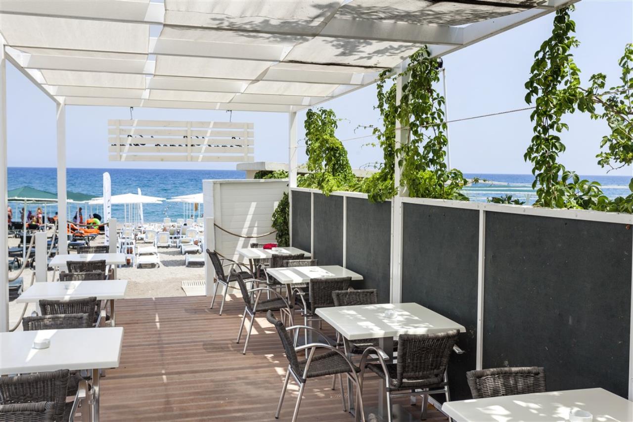 Karmir Resort & Spa  