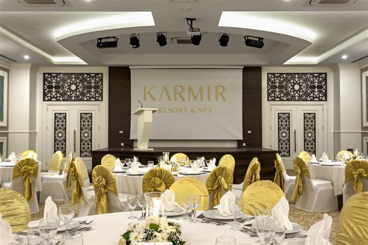 Karmir Resort & Spa  