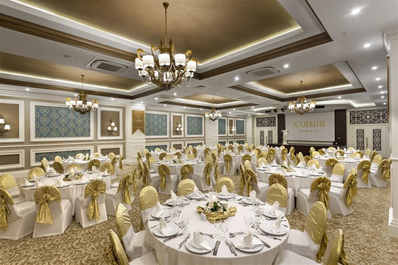 Karmir Resort & Spa  