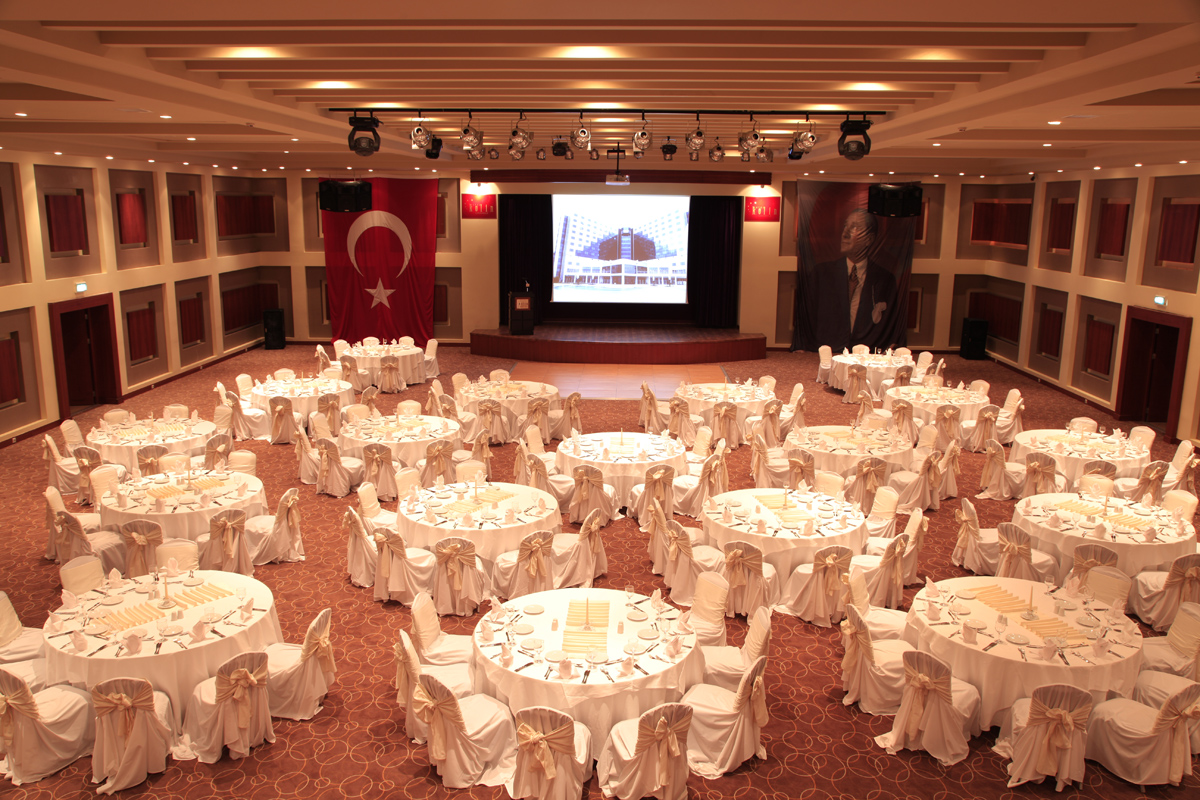Kolin Hotel / Megaron