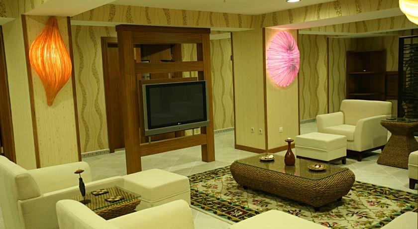 Latanya Palm Hotel  