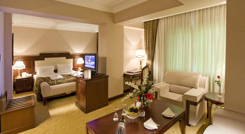 Latanya Palm Hotel  