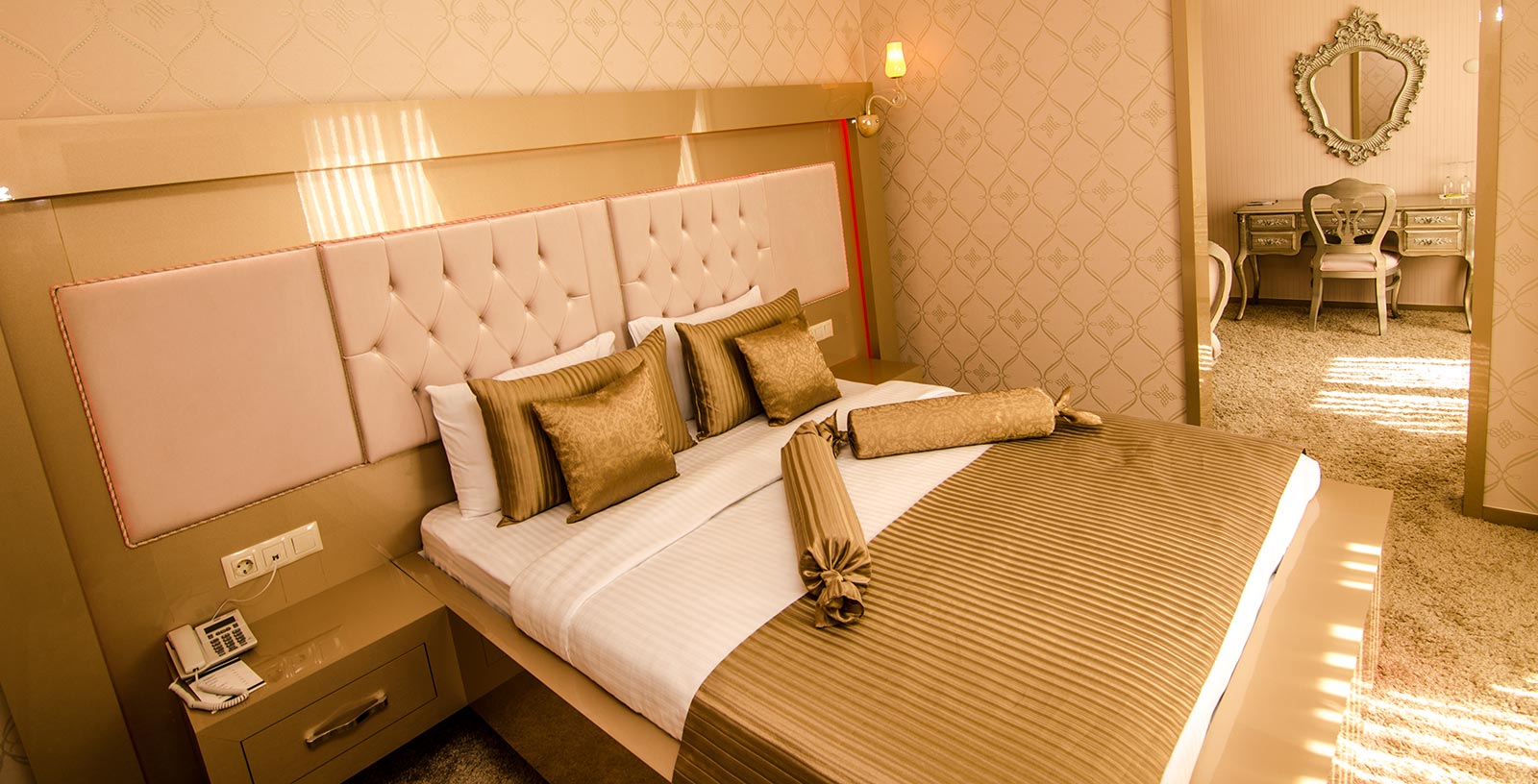 Life Port Hotel  