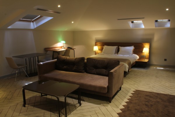 Londe Business Suites / Studio Suit