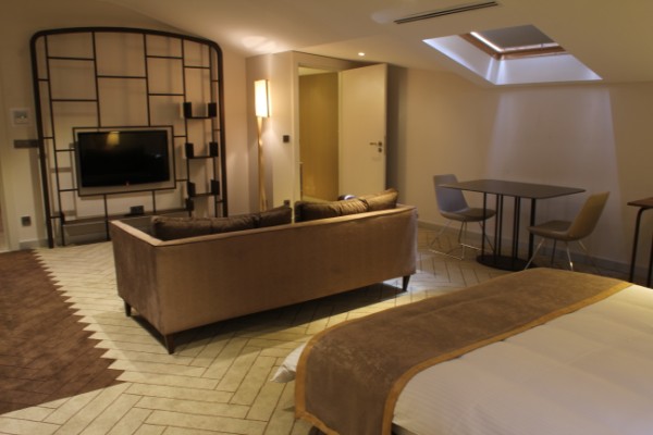 Londe Business Suites / Studio Suit