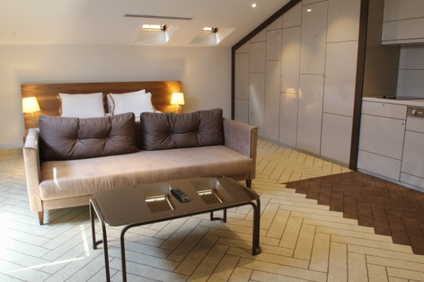 Londe Business Suites / Studio Suit