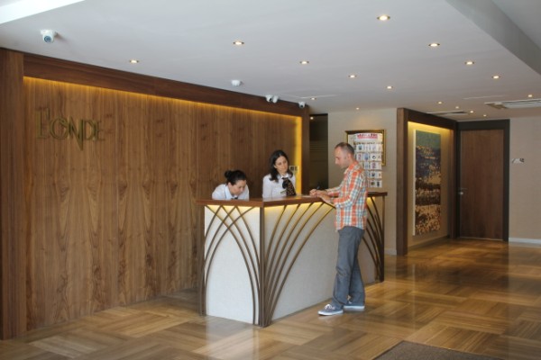 Londe Business Suites / Lobi