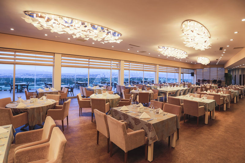 Nevali Hotel & Convention Center / Roof Restoran